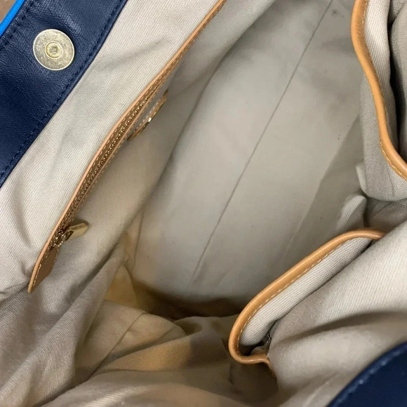 Tory Burch Jaden Tote - Picture 9 of 12